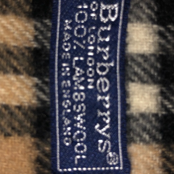 Burberry’s of London 100% lambs wool scarf - Picture 7 of 7